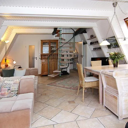 Cottage, Steam * Damp